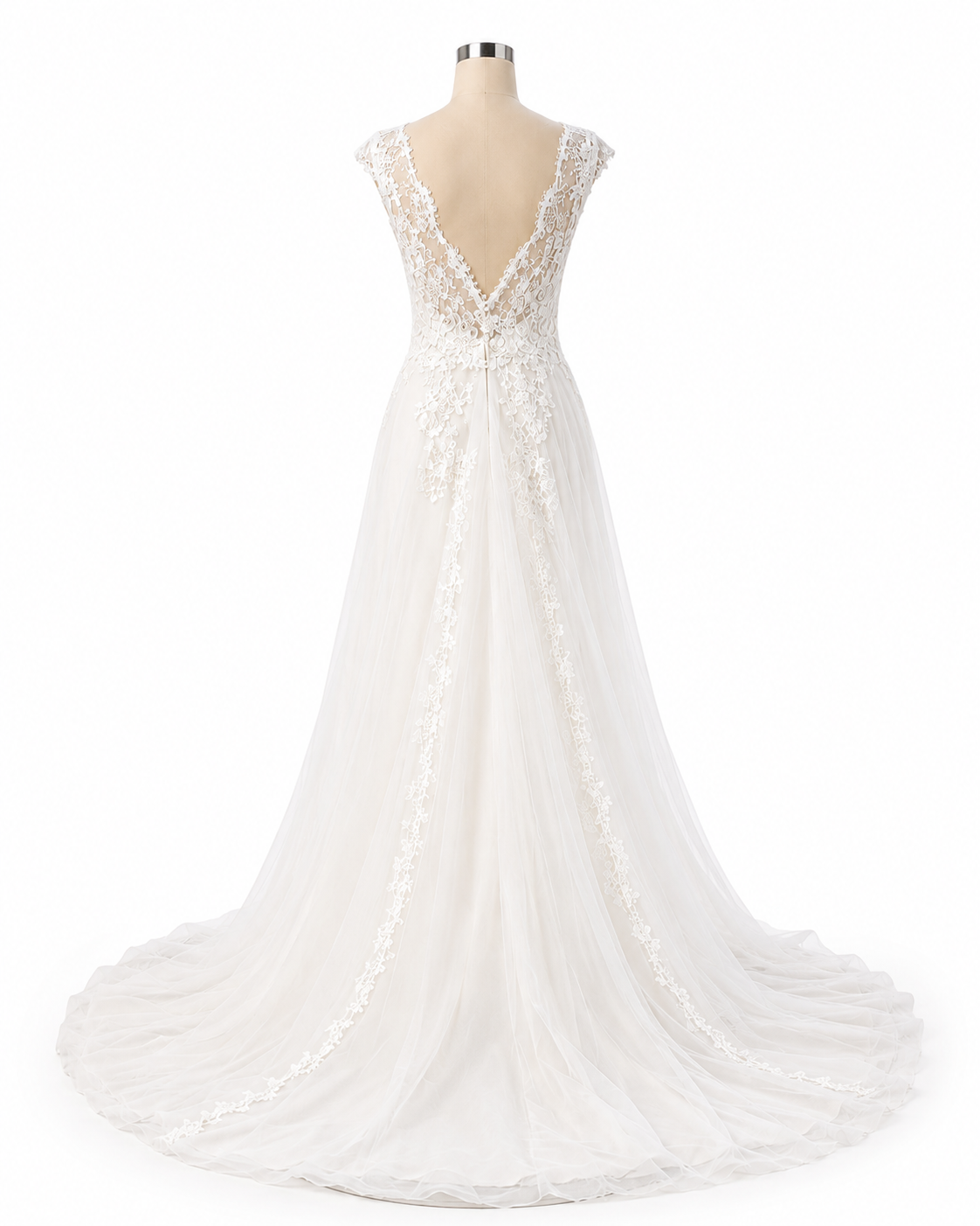 Abito da sposa con gonna ampia, strascico in tulle e corpetto in pizzo rebrodé