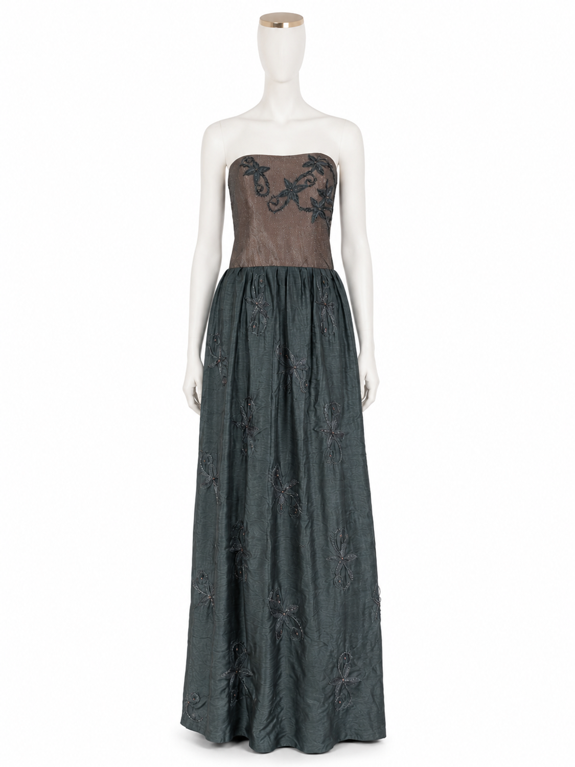 Abito da sera in shantung di seta ricamato con corpetto in tulle luminoso
